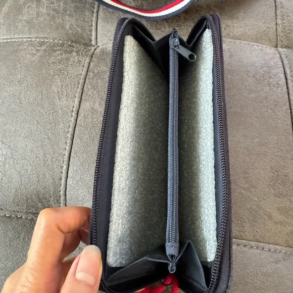 Tommy Hilfiger Black Tote and Wallet Set with Red and White Straps - Picture 3 of 12